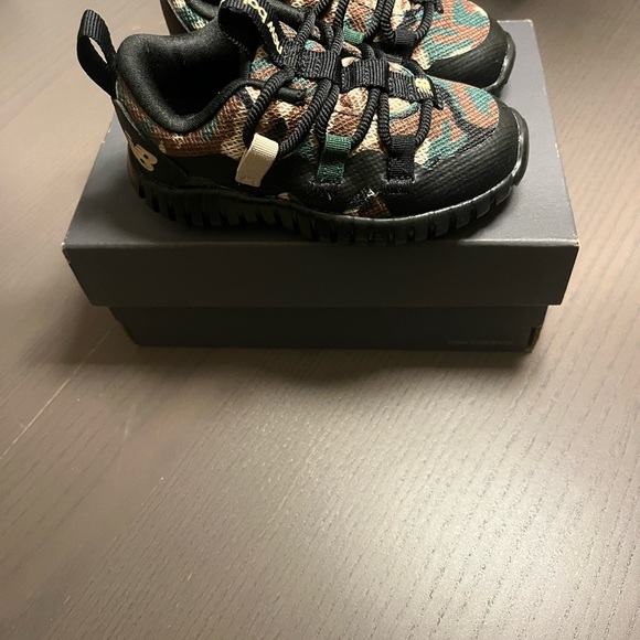 Boys New Balance kids shoes - Picture 2 of 4